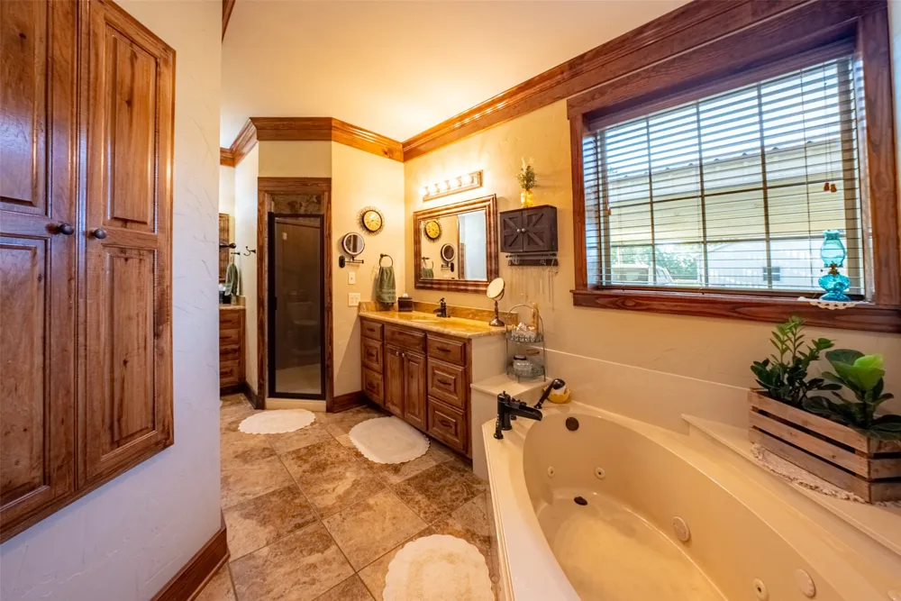 10457 State Highway 110 Van, TX 75790