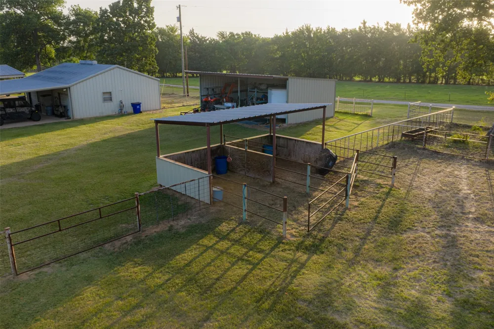 10457 State Highway 110 Van, TX 75790