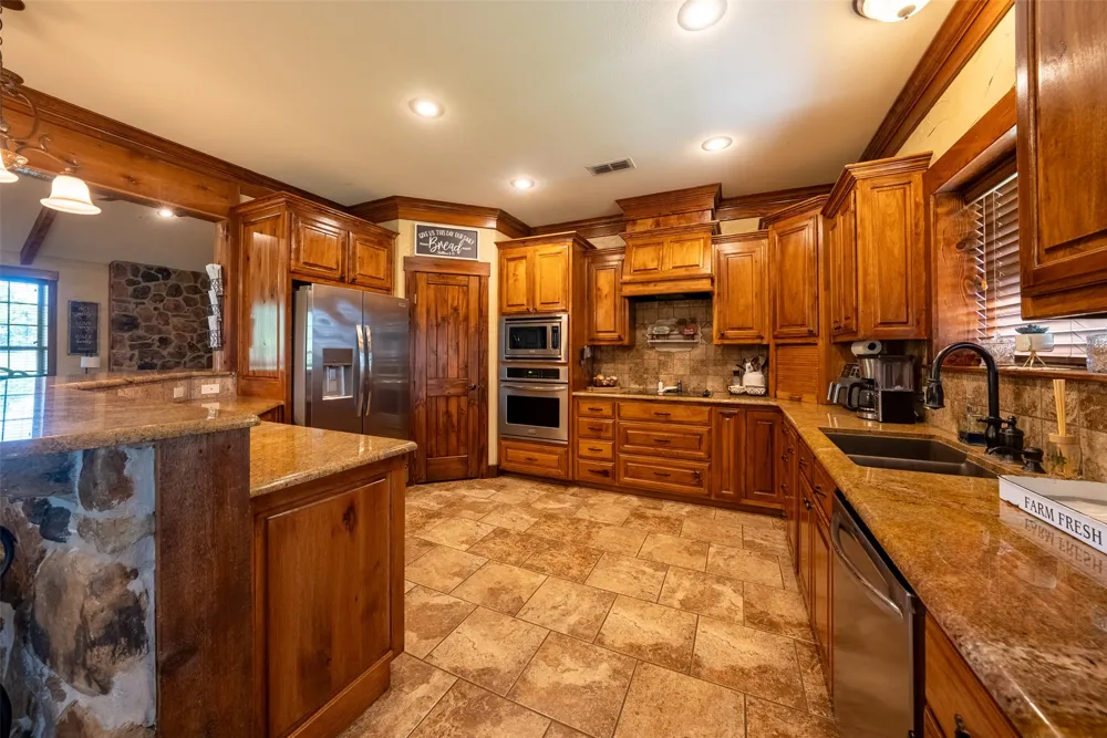 10457 State Highway 110 Van, TX 75790