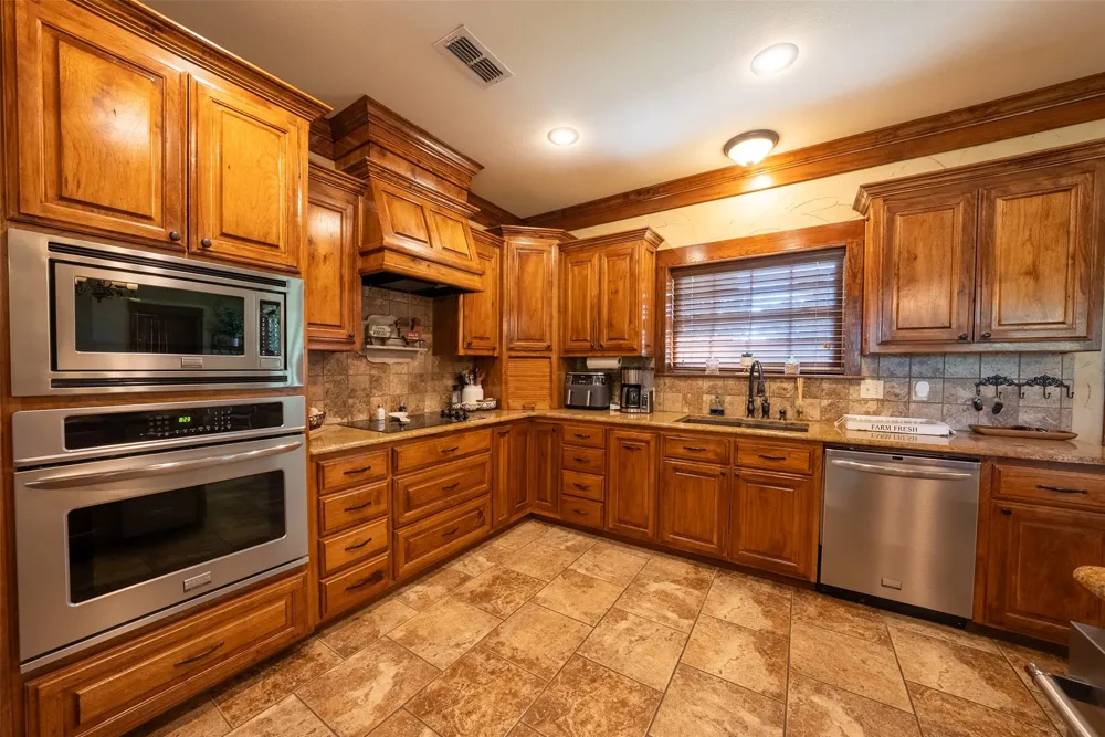 10457 State Highway 110 Van, TX 75790