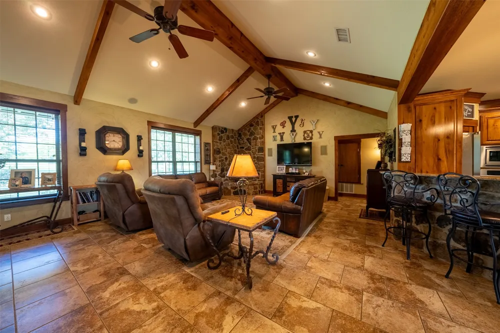 10457 State Highway 110 Van, TX 75790