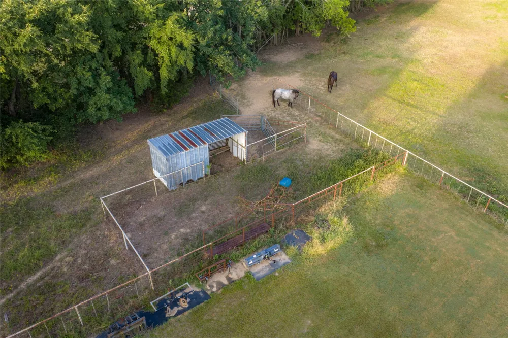 10457 State Highway 110 Van, TX 75790