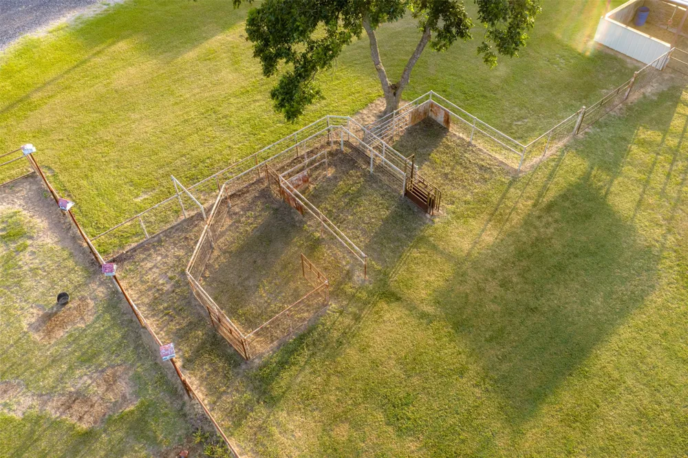 10457 State Highway 110 Van, TX 75790