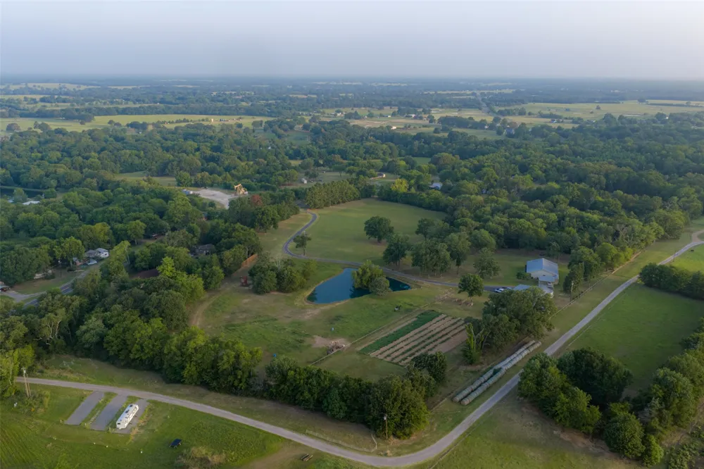 10457 State Highway 110 Van, TX 75790