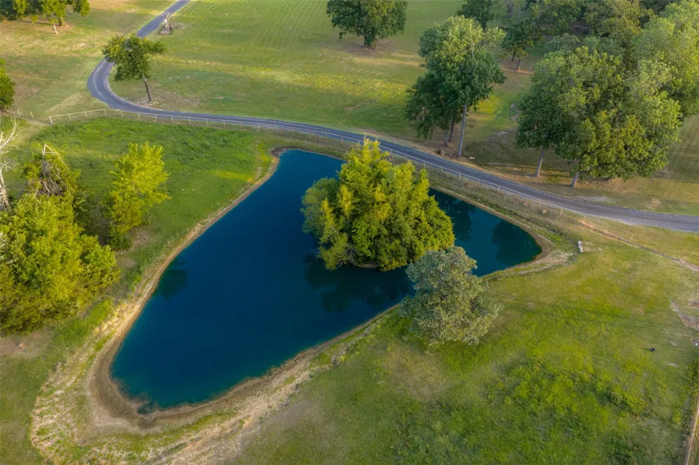 10457 State Highway 110 Van, TX 75790
