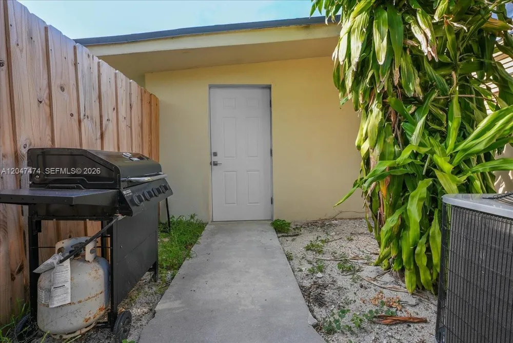 7850 W 16th Ave Hialeah, FL 33014