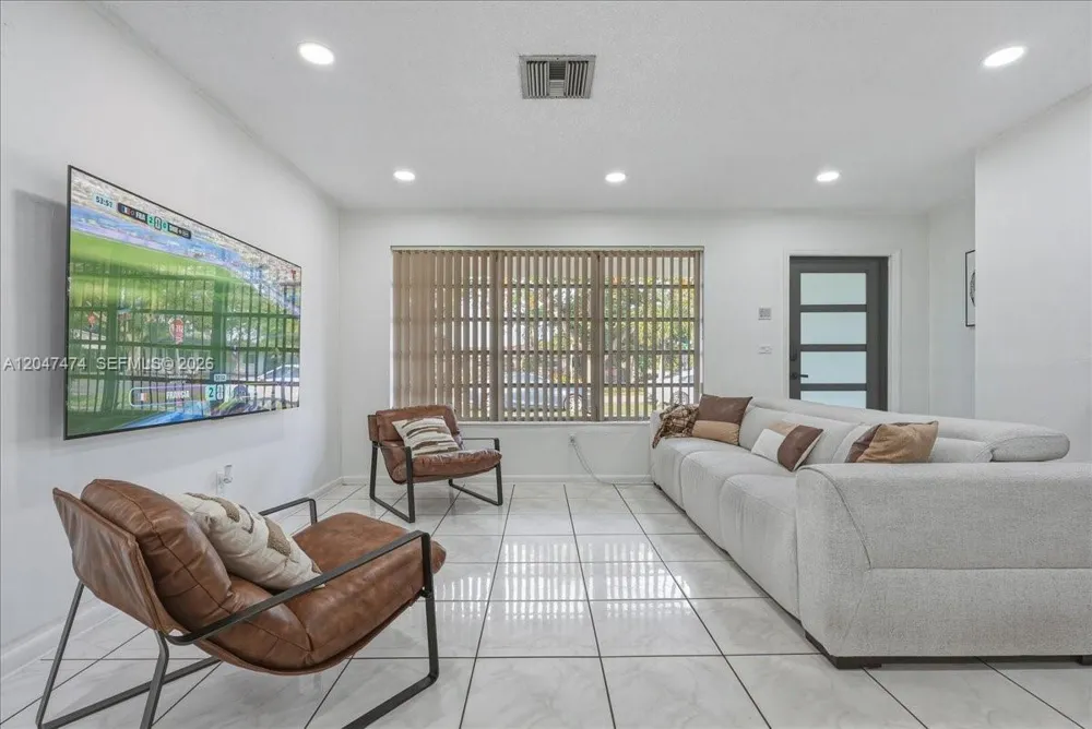 7850 W 16th Ave Hialeah, FL 33014