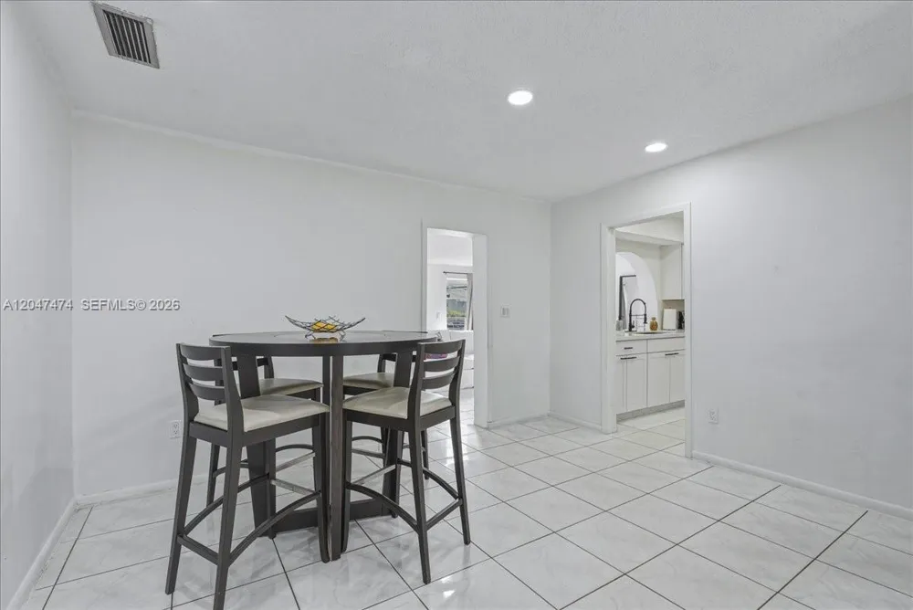 7850 W 16th Ave Hialeah, FL 33014