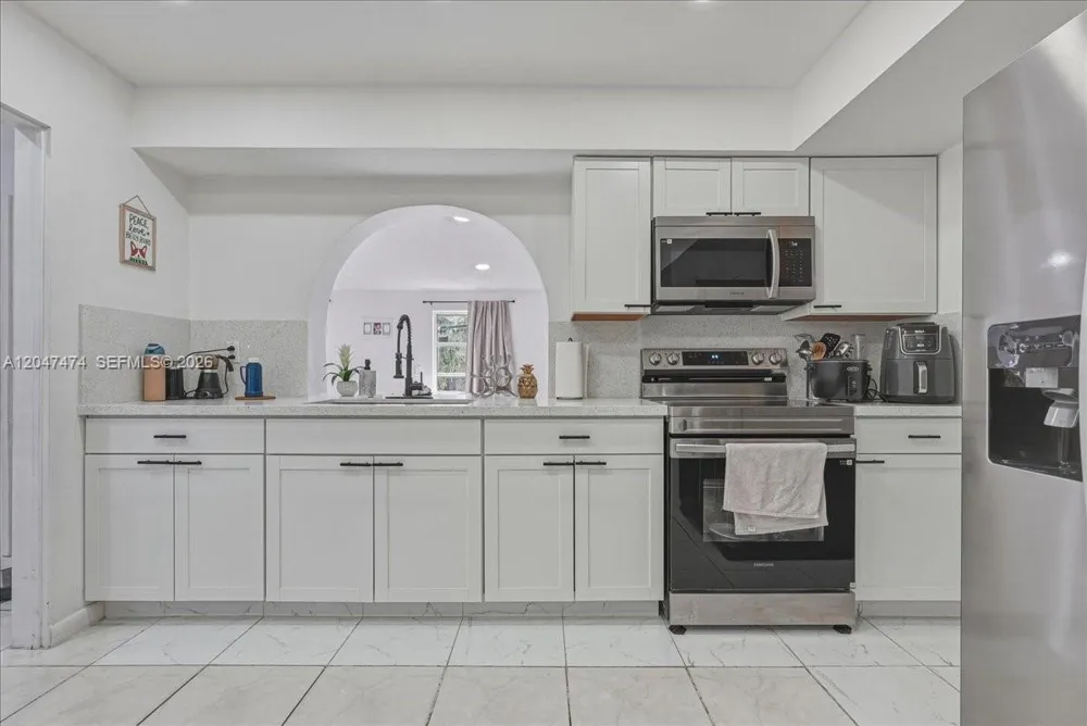 7850 W 16th Ave Hialeah, FL 33014