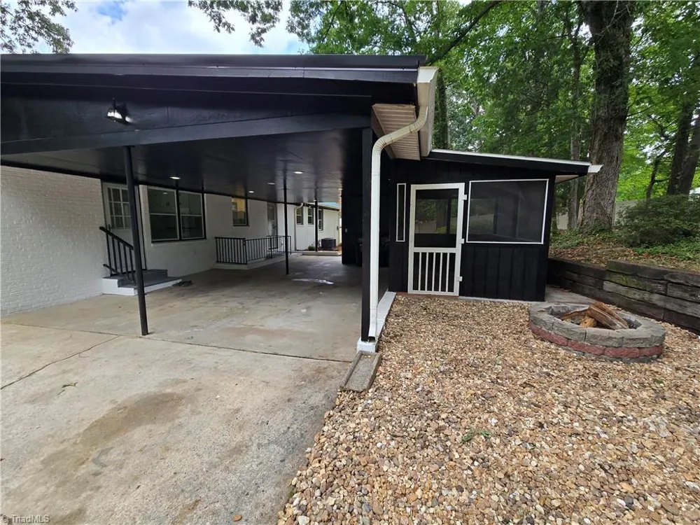 701 Willowmoore Avenue Thomasville, NC 27360
