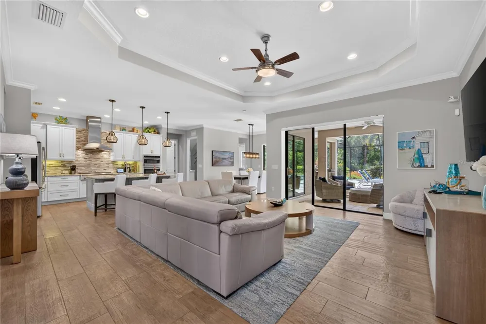 8276 LARKSPUR CIRCLE Sarasota, FL 34241
