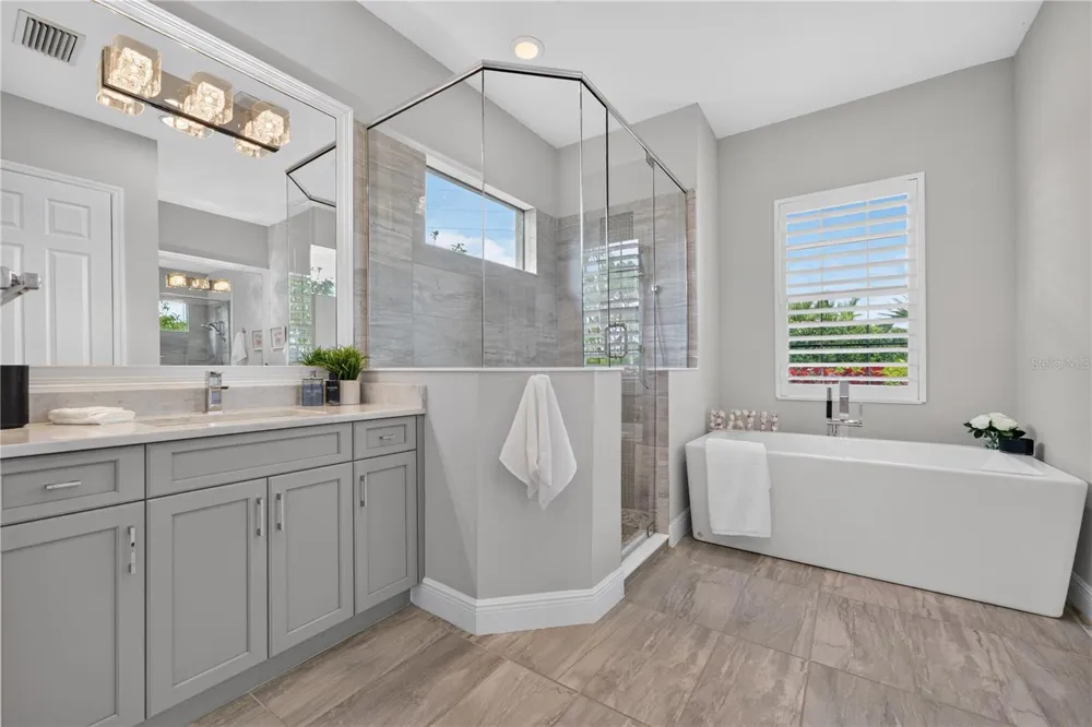 8276 LARKSPUR CIRCLE Sarasota, FL 34241