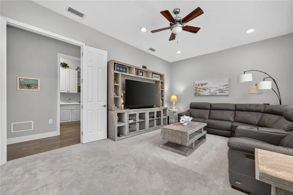 8276 LARKSPUR CIRCLE Sarasota, FL 34241