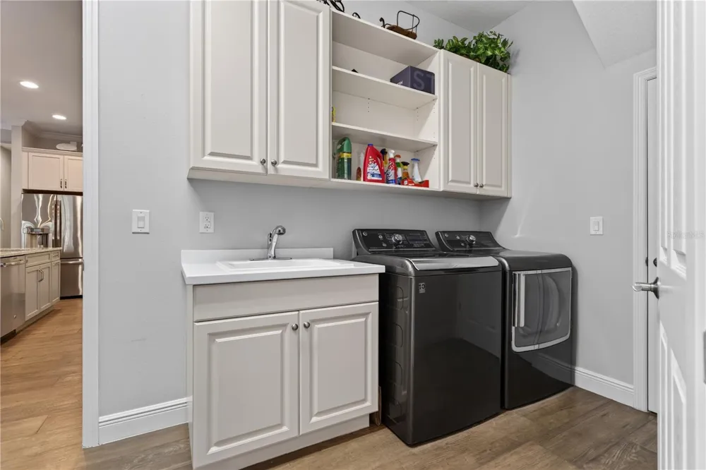 8276 LARKSPUR CIRCLE Sarasota, FL 34241