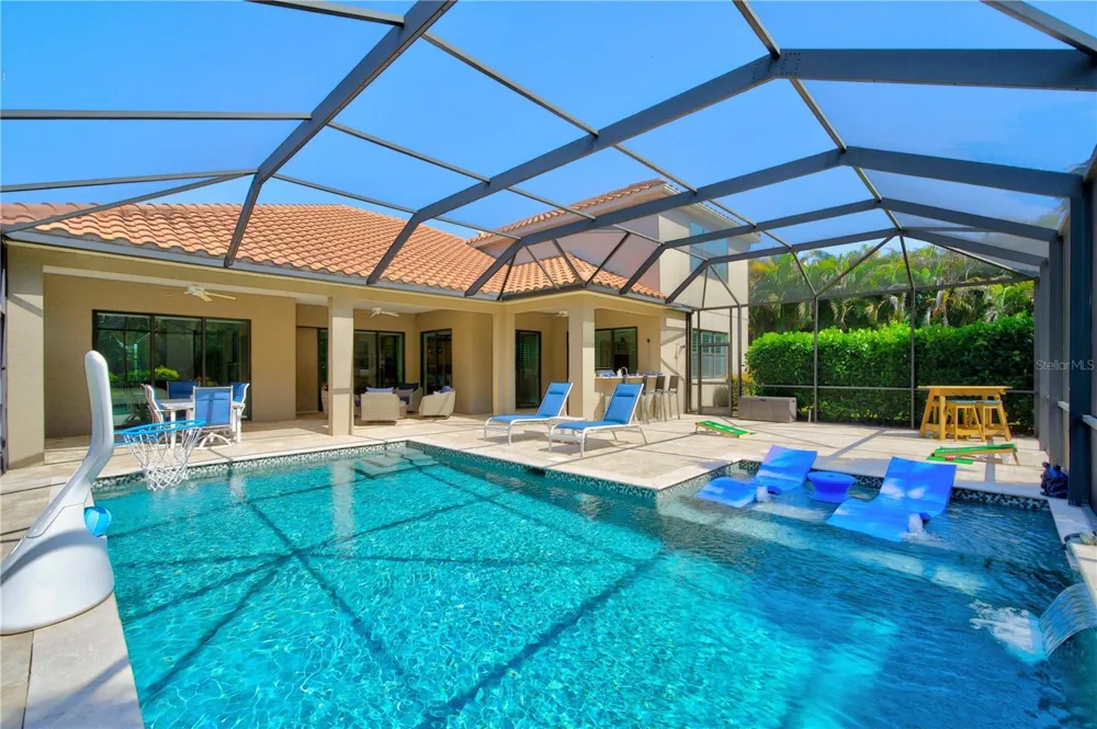 8276 LARKSPUR CIRCLE Sarasota, FL 34241
