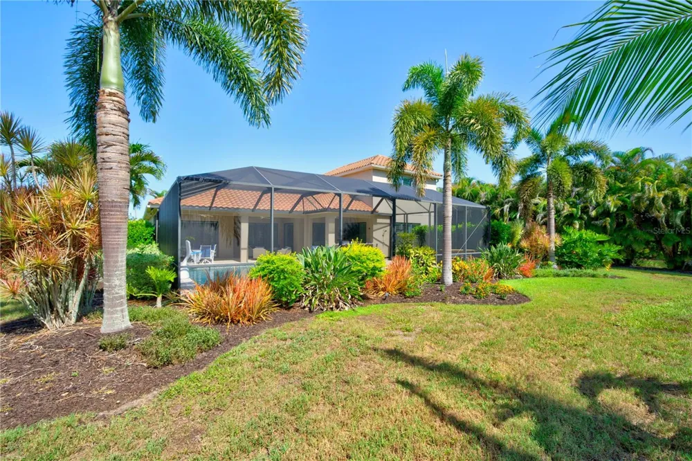 8276 LARKSPUR CIRCLE Sarasota, FL 34241