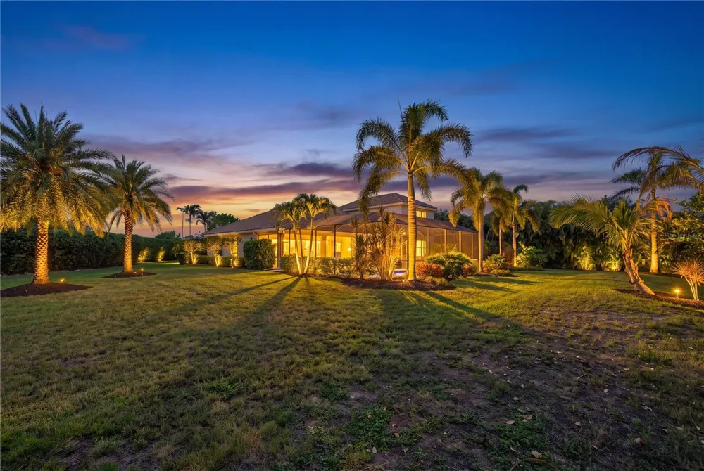 8276 LARKSPUR CIRCLE Sarasota, FL 34241