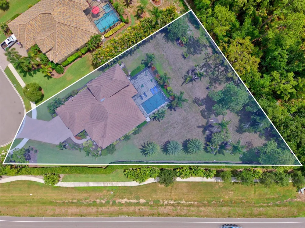 8276 LARKSPUR CIRCLE Sarasota, FL 34241
