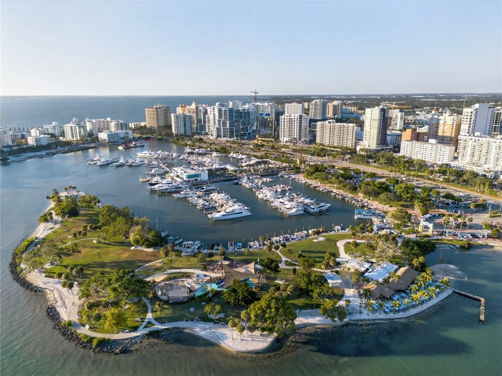 8276 LARKSPUR CIRCLE Sarasota, FL 34241