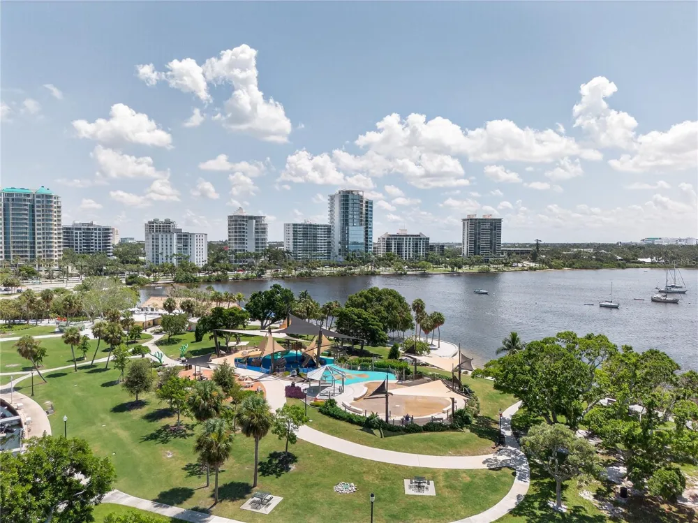 8276 LARKSPUR CIRCLE Sarasota, FL 34241
