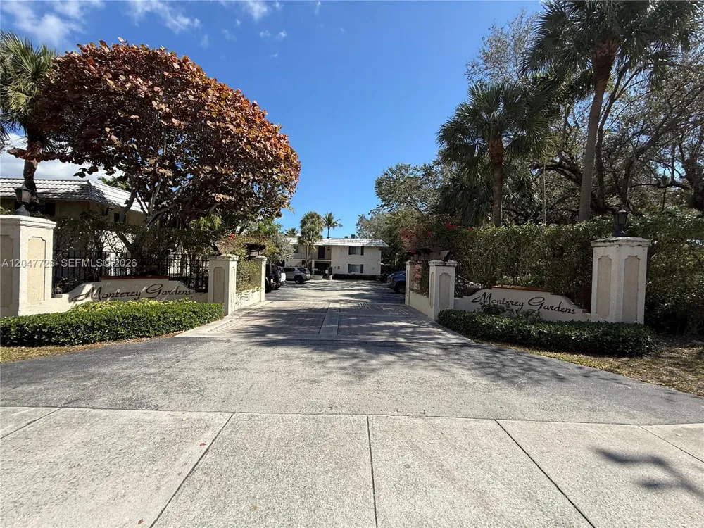 8607 SW 68th Ct #24 Pinecrest, FL 33156