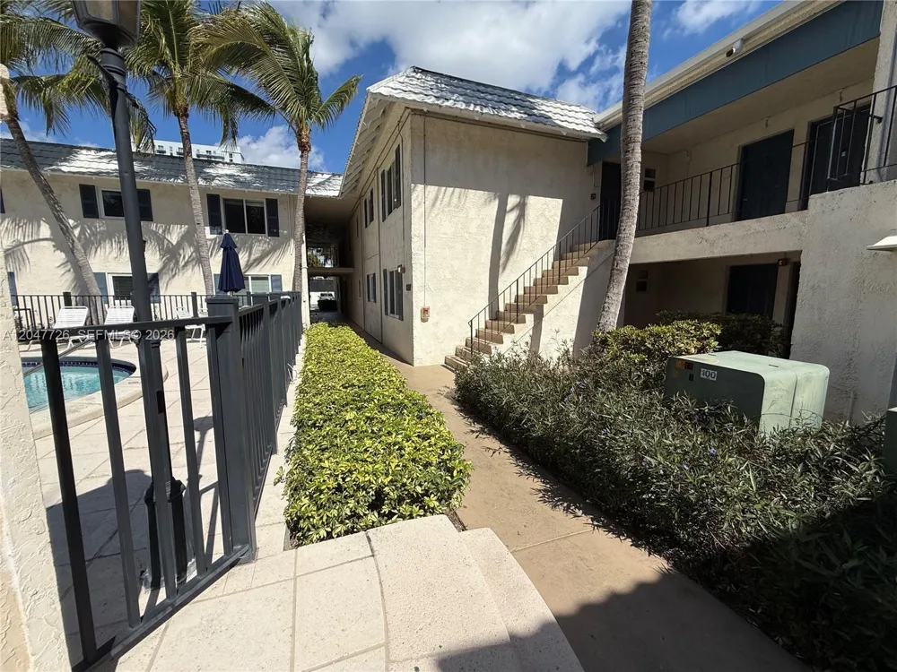 8607 SW 68th Ct #24 Pinecrest, FL 33156