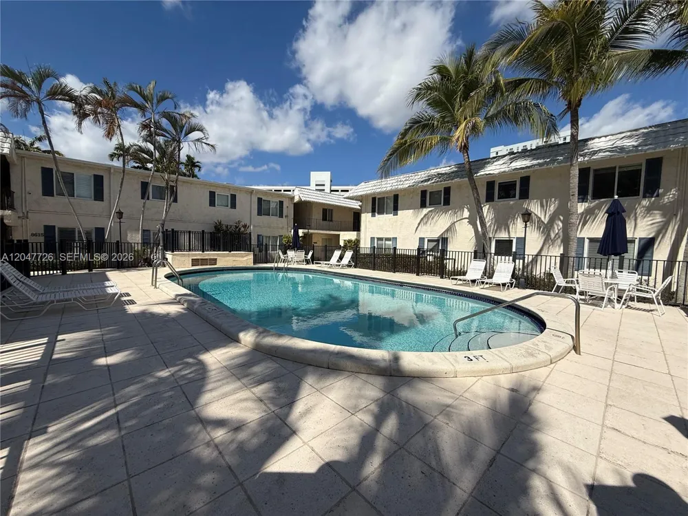 8607 SW 68th Ct #24 Pinecrest, FL 33156