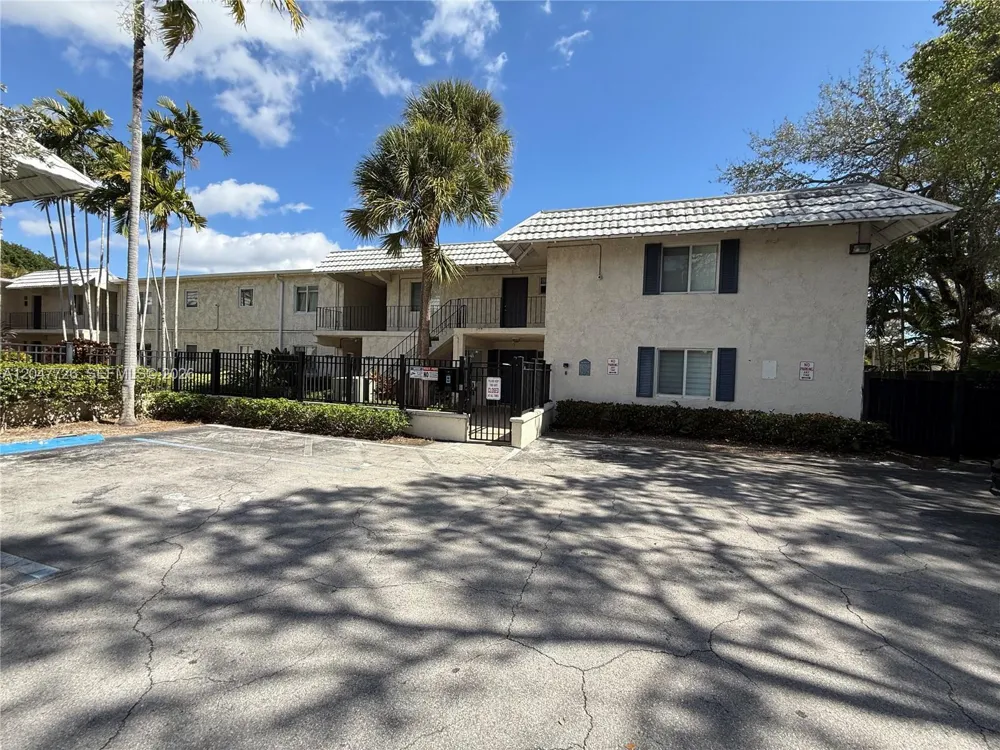 8607 SW 68th Ct #24 Pinecrest, FL 33156