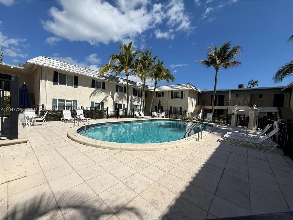 8607 SW 68th Ct #24 Pinecrest, FL 33156