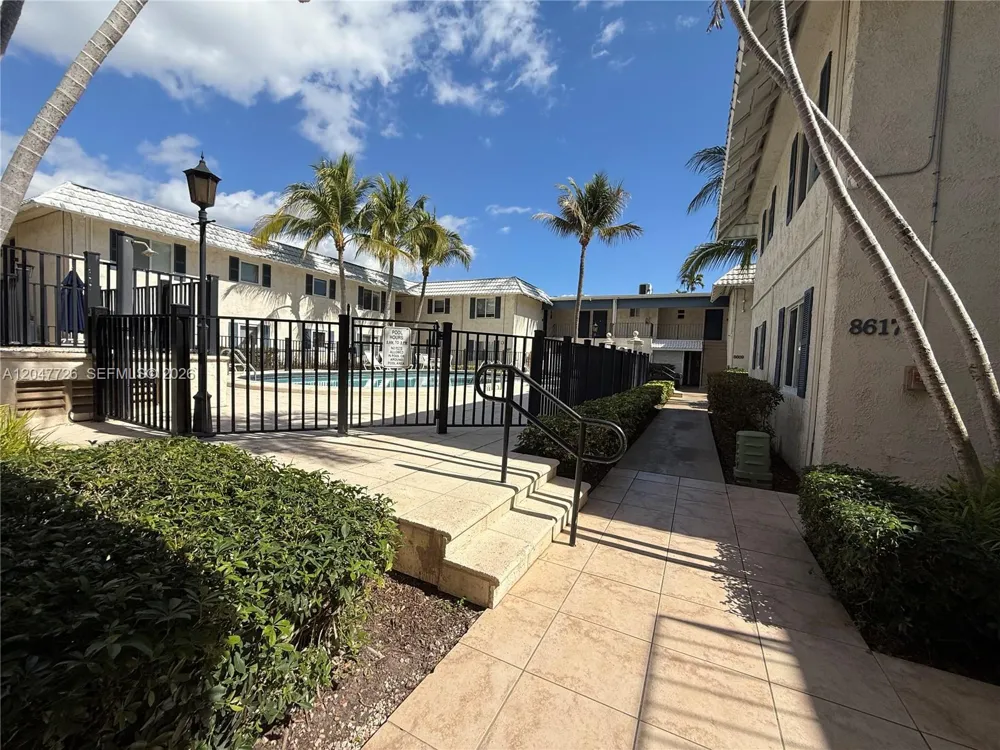 8607 SW 68th Ct #24 Pinecrest, FL 33156