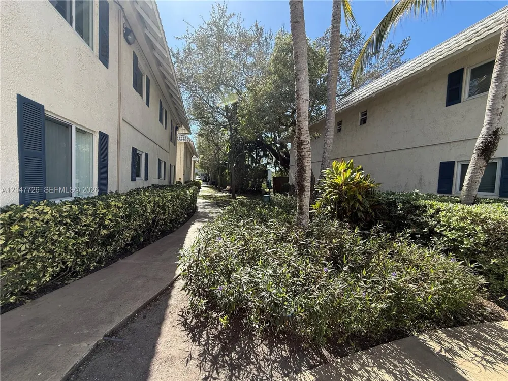 8607 SW 68th Ct #24 Pinecrest, FL 33156