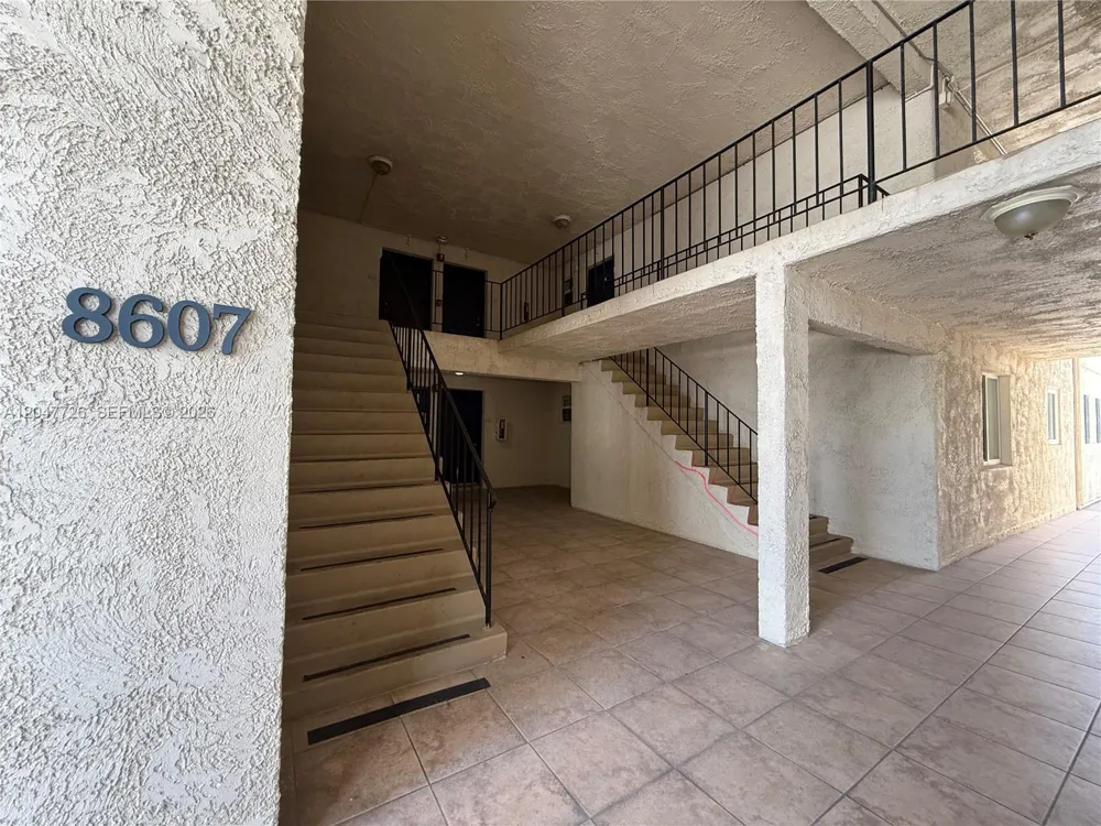 8607 SW 68th Ct #24 Pinecrest, FL 33156