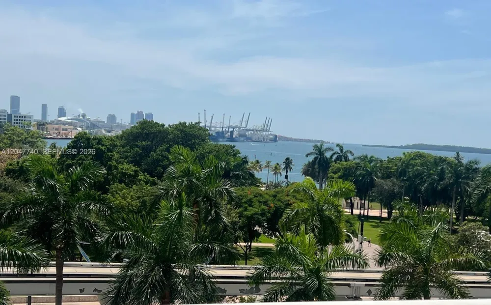 50 Biscayne Blvd #606 Miami, FL 33132