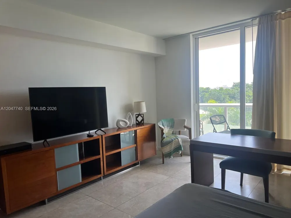 50 Biscayne Blvd #606 Miami, FL 33132