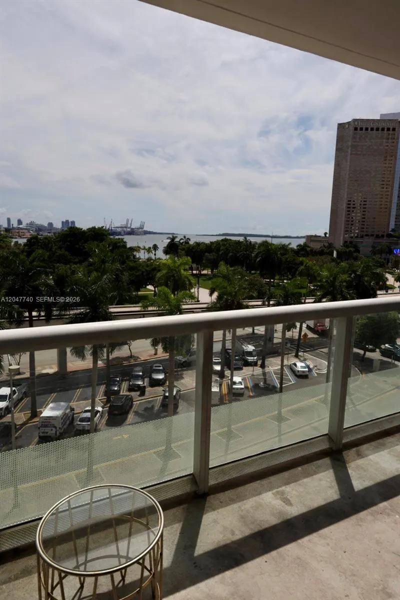 50 Biscayne Blvd #606 Miami, FL 33132