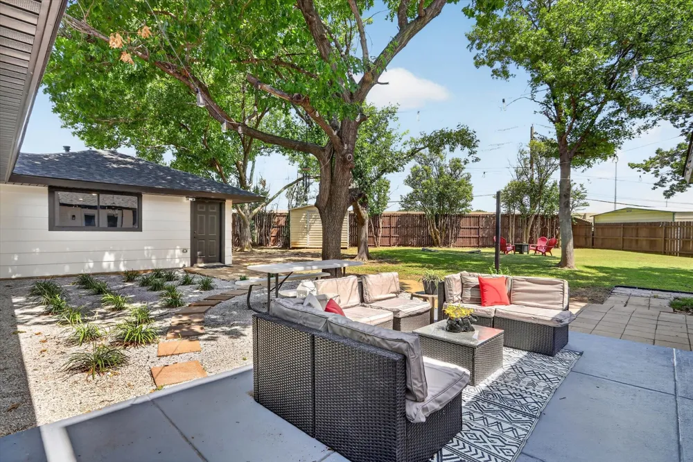 3883 Antigua Circle Dallas, TX 75244