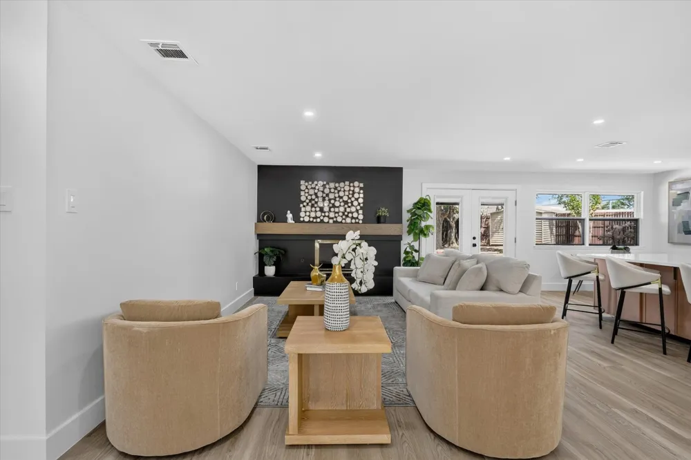 3883 Antigua Circle Dallas, TX 75244