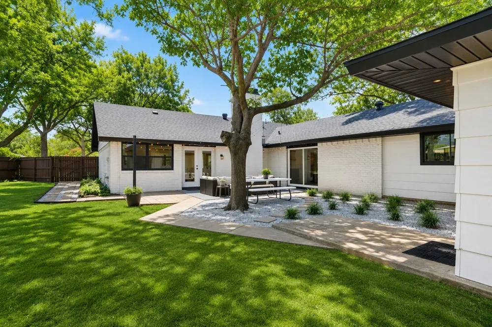3883 Antigua Circle Dallas, TX 75244