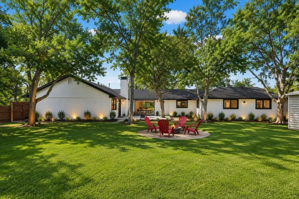 3883 Antigua Circle Dallas, TX 75244