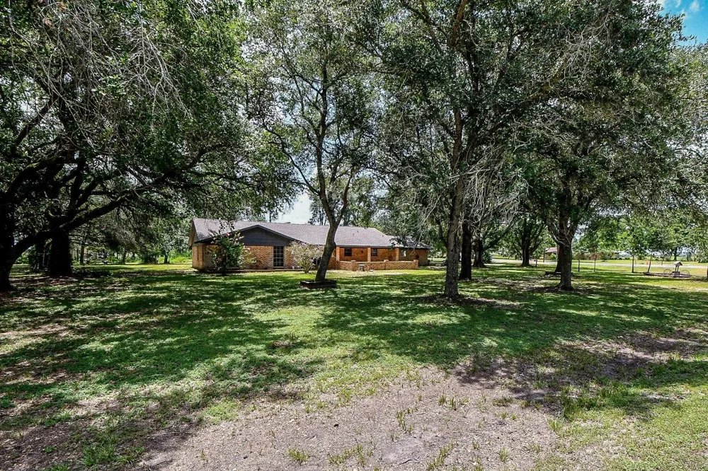 279 Lakeview 3 Road El Campo, TX 77437
