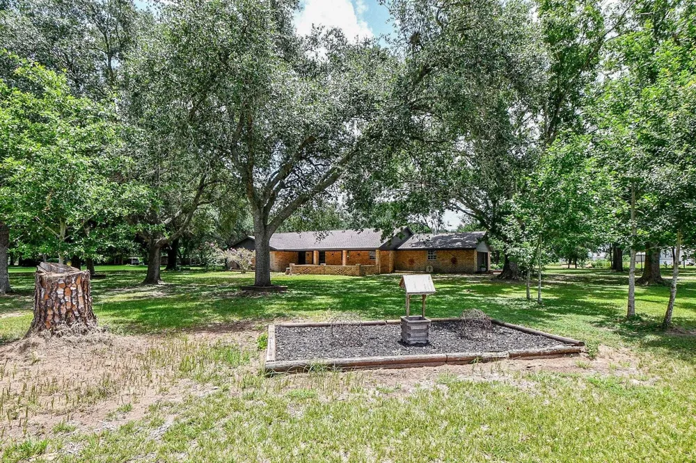 279 Lakeview 3 Road El Campo, TX 77437