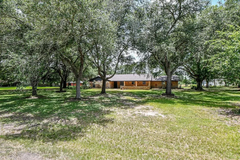 279 Lakeview 3 Road El Campo, TX 77437