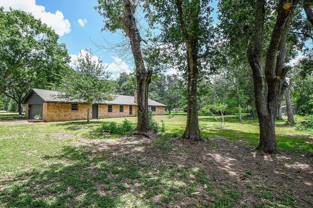 279 Lakeview 3 Road El Campo, TX 77437