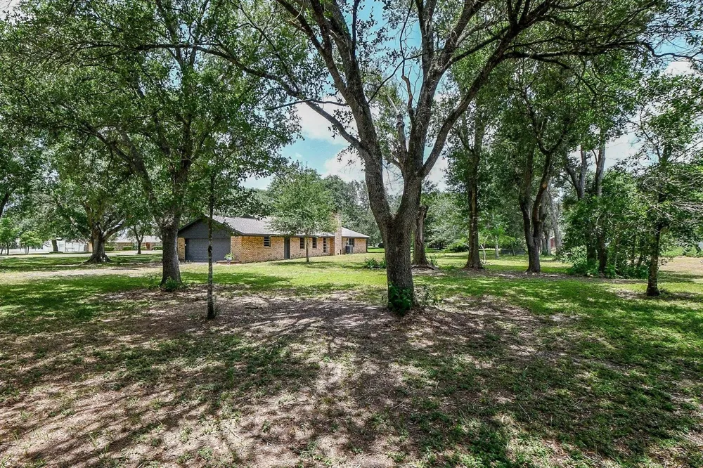 279 Lakeview 3 Road El Campo, TX 77437