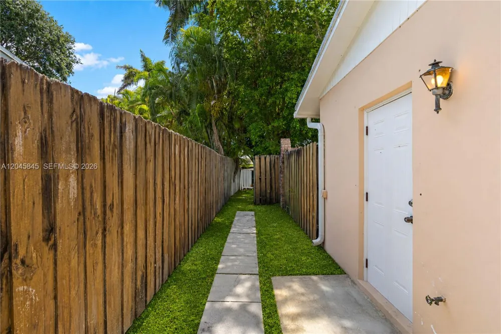 18103 SW 93rd Avenue Palmetto Bay, FL 33157