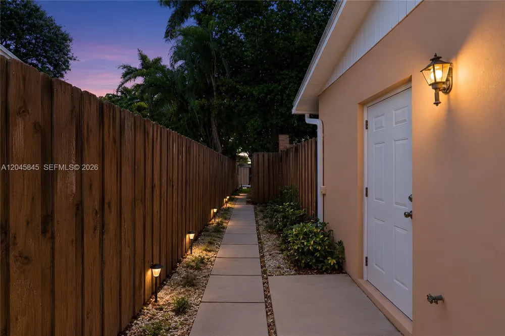 18103 SW 93rd Avenue Palmetto Bay, FL 33157