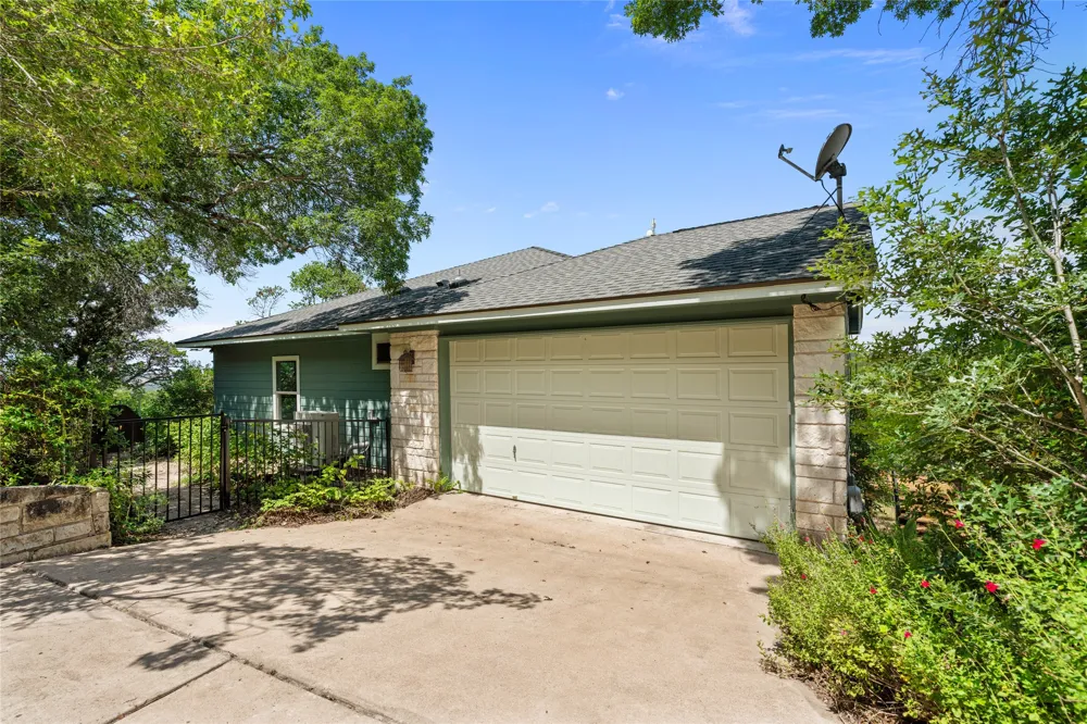 19627 Tyler Trail Jonestown, TX 78645