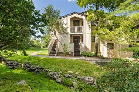 48 Overlook Commons
