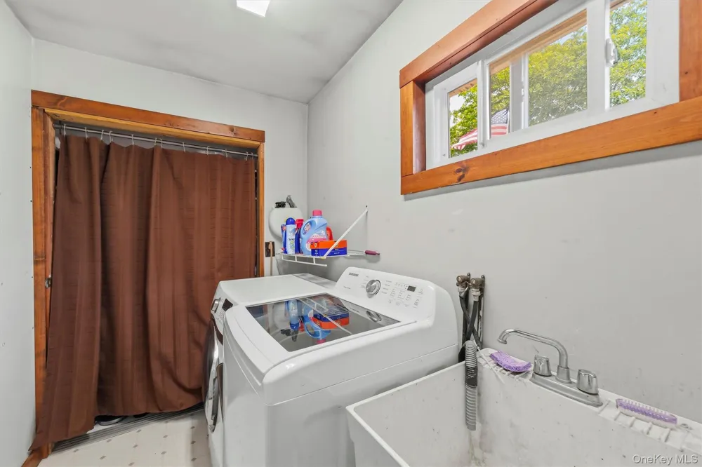 3589 State Route 52 Pine Bush, NY 12566