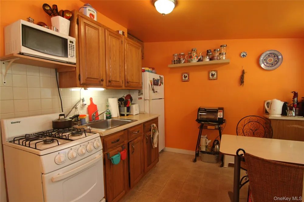 3155 Lexington Avenue #18AB Mohegan Lake, NY 10567